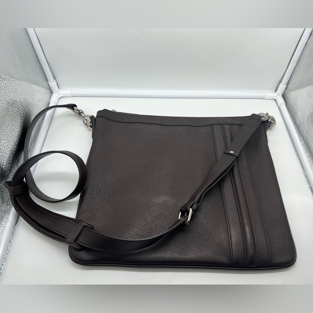 GUCCI Men's 233329 Dark Brown Pebbled Leather Adjustable Messenger Crossbody Bag - Picture 3 of 17